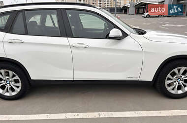 Позашляховик / Кросовер BMW X1 2013 в 