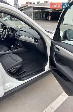 Позашляховик / Кросовер BMW X1 2013 в 