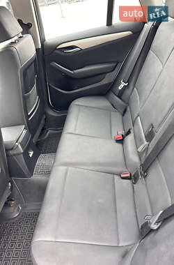 Позашляховик / Кросовер BMW X1 2013 в 