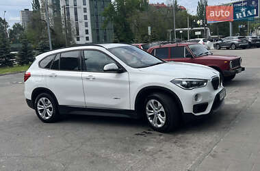 Позашляховик / Кросовер BMW X1 2018 в 