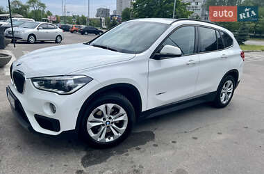 Позашляховик / Кросовер BMW X1 2018 в 