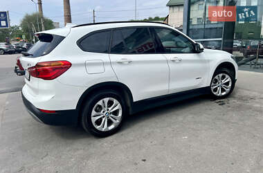 Позашляховик / Кросовер BMW X1 2018 в 