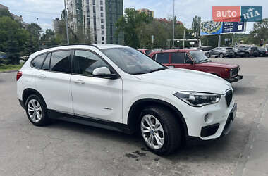 Позашляховик / Кросовер BMW X1 2018 в 