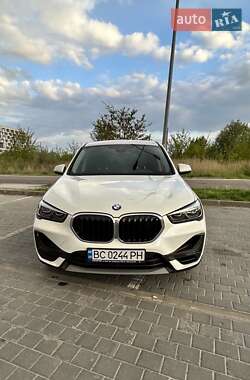 Позашляховик / Кросовер BMW X1 2022 в 