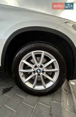 Позашляховик / Кросовер BMW X1 2022 в 