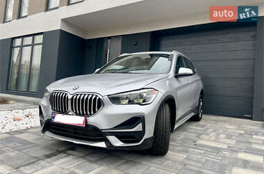 Позашляховик / Кросовер BMW X1 2020 в 
