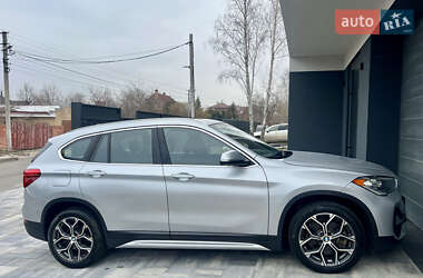 Позашляховик / Кросовер BMW X1 2020 в 