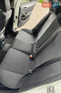 Позашляховик / Кросовер BMW X1 2013 в 