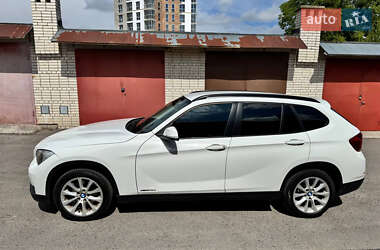 Позашляховик / Кросовер BMW X1 2012 в 