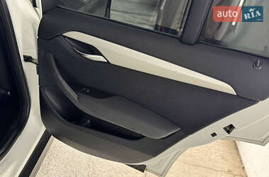 Позашляховик / Кросовер BMW X1 2012 в 