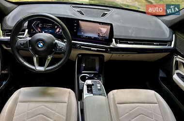 Позашляховик / Кросовер BMW X1 2023 в 