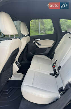 Позашляховик / Кросовер BMW X1 2023 в 