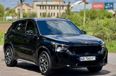 Позашляховик / Кросовер BMW X1 2023 в 