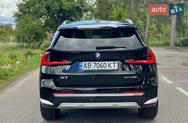 Позашляховик / Кросовер BMW X1 2023 в 