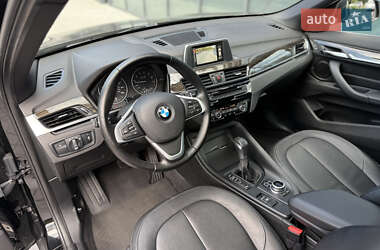 Позашляховик / Кросовер BMW X1 2017 в 
