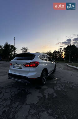 Позашляховик / Кросовер BMW X1 2017 в 
