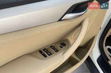 Позашляховик / Кросовер BMW X1 2013 в 