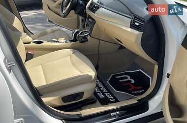 Позашляховик / Кросовер BMW X1 2013 в 