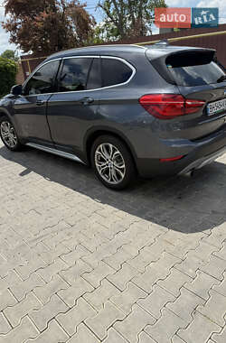 Внедорожник / Кроссовер BMW X1 2017 в 