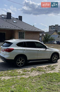 Позашляховик / Кросовер BMW X1 2018 в 