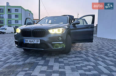 Позашляховик / Кросовер BMW X1 2016 в 