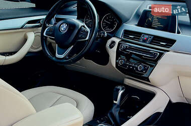 Позашляховик / Кросовер BMW X1 2016 в 