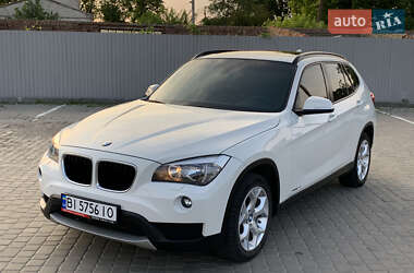 Позашляховик / Кросовер BMW X1 2015 в 