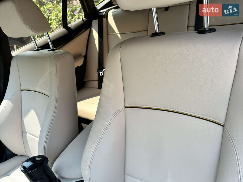 Внедорожник / Кроссовер BMW X1 2012 в Киеве