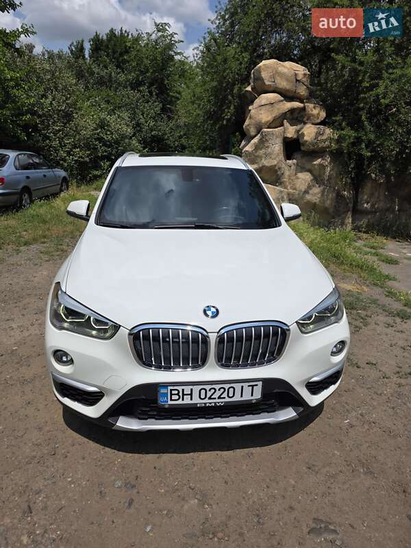 Внедорожник / Кроссовер BMW X1 2017 в 