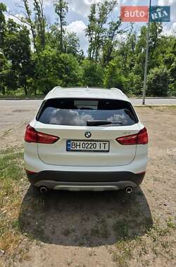 Внедорожник / Кроссовер BMW X1 2017 в 