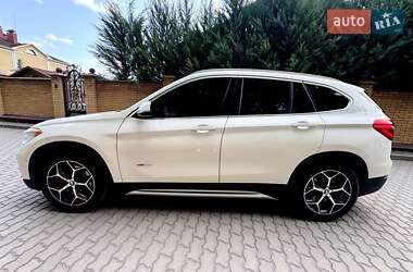 Внедорожник / Кроссовер BMW X1 2015 в 