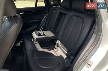 Внедорожник / Кроссовер BMW X1 2017 в 