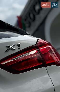 Внедорожник / Кроссовер BMW X1 2016 в 