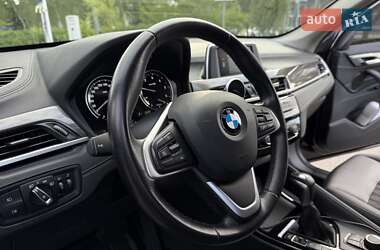 Позашляховик / Кросовер BMW X1 2020 в 