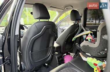 Позашляховик / Кросовер BMW X1 2020 в 
