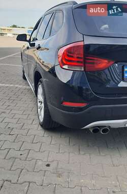 Позашляховик / Кросовер BMW X1 2014 в 