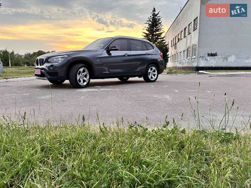 Внедорожник / Кроссовер BMW X1 2012 в 