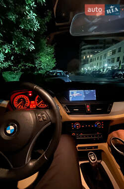 Позашляховик / Кросовер BMW X1 2010 в 