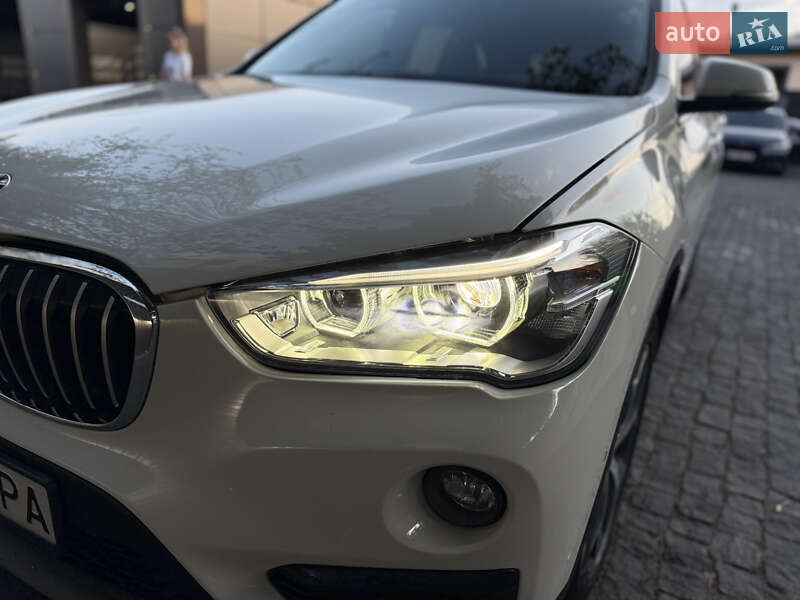 Внедорожник / Кроссовер BMW X1 2016 в Киеве