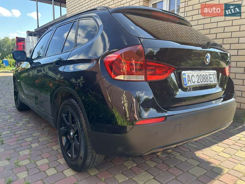 Внедорожник / Кроссовер BMW X1 2010 в Луцке