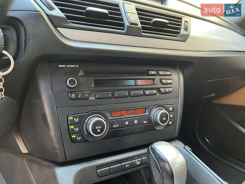Внедорожник / Кроссовер BMW X1 2010 в Луцке