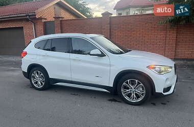 Позашляховик / Кросовер BMW X1 2017 в 