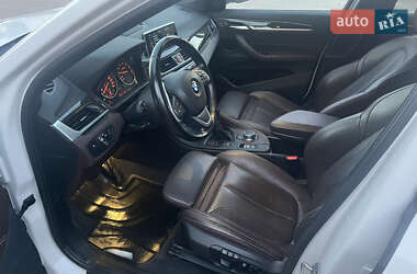 Позашляховик / Кросовер BMW X1 2017 в 