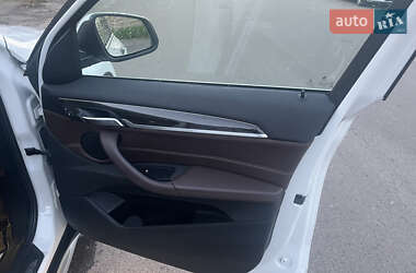 Позашляховик / Кросовер BMW X1 2017 в 