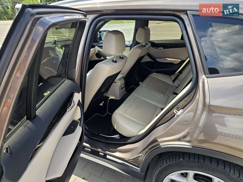 Внедорожник / Кроссовер BMW X1 2010 в Сумах