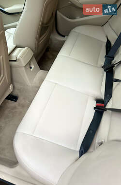 Позашляховик / Кросовер BMW X1 2013 в 