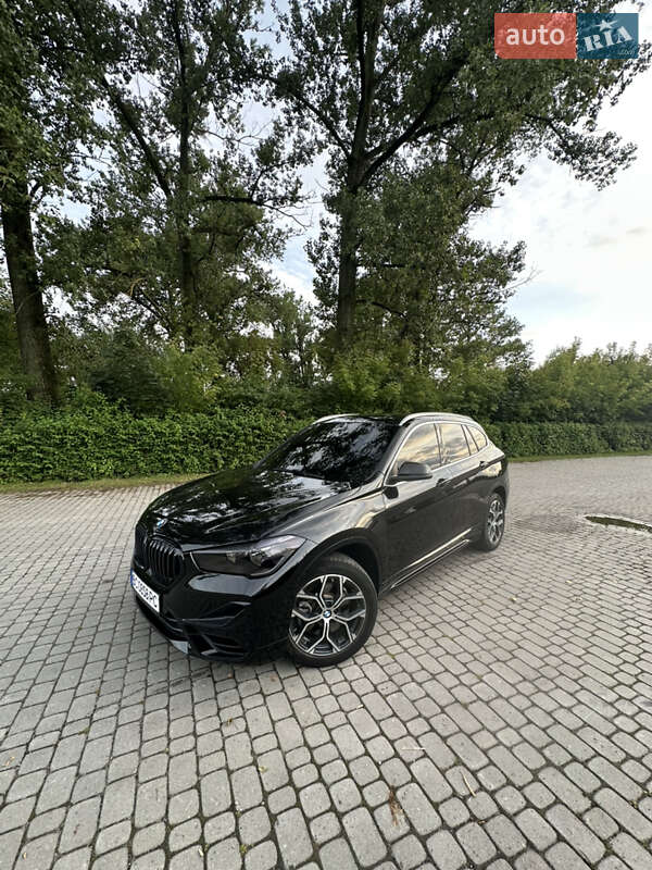 Внедорожник / Кроссовер BMW X1 2019 в Городке