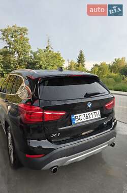 Позашляховик / Кросовер BMW X1 2018 в 