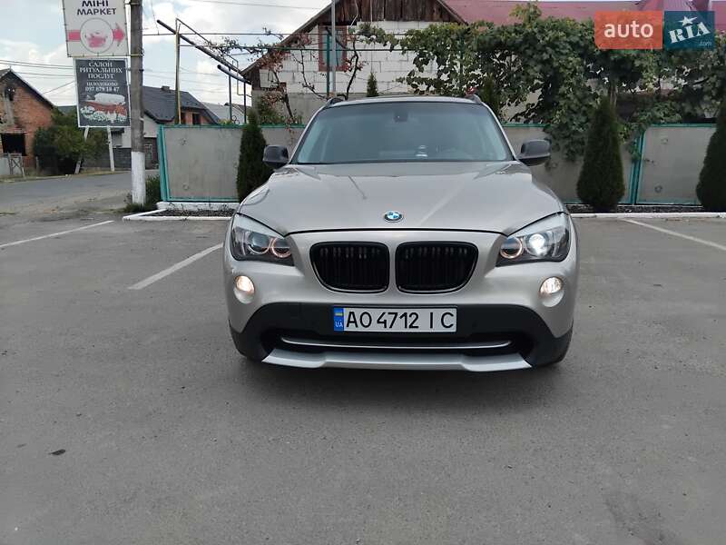 Внедорожник / Кроссовер BMW X1 2010 в Хусте