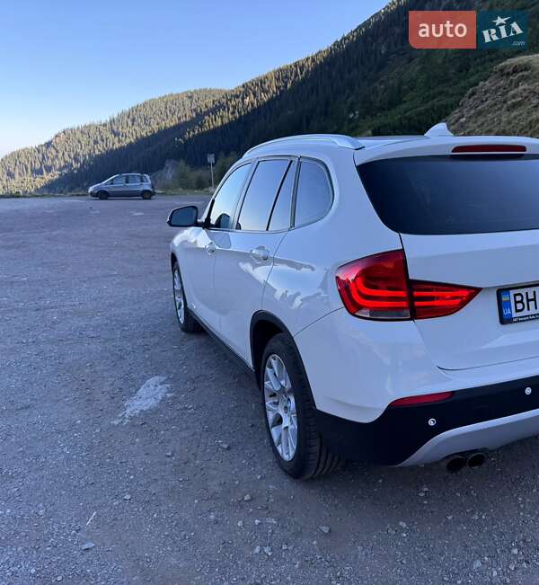 Позашляховик / Кросовер BMW X1 2013 в Рені